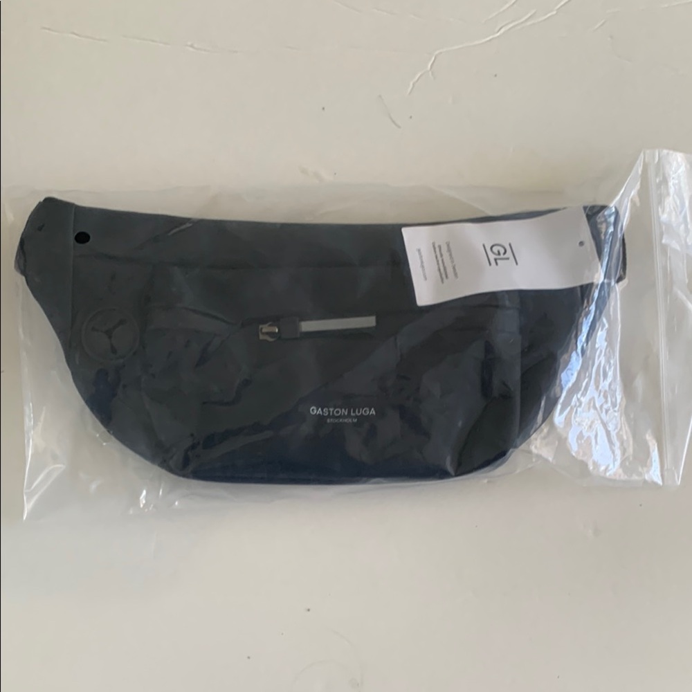 Gaston Luga - Sleek Black Belt Bag with Modern Design